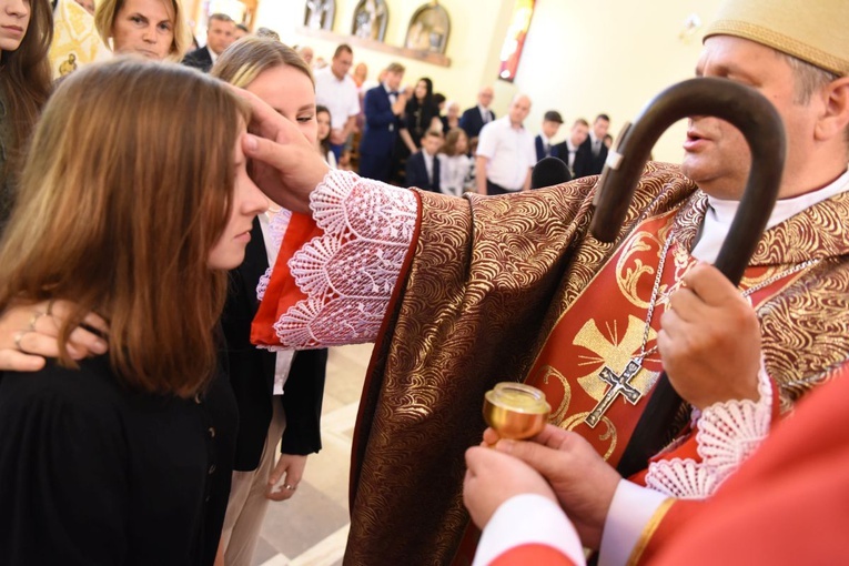 Bierzmowanie par. Krzyża Św. i MBB w Dębicy 