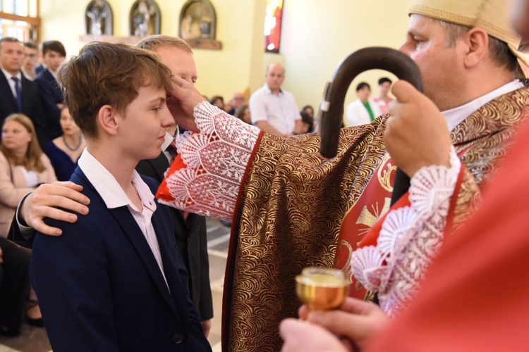 Bierzmowanie par. Krzyża Św. i MBB w Dębicy 