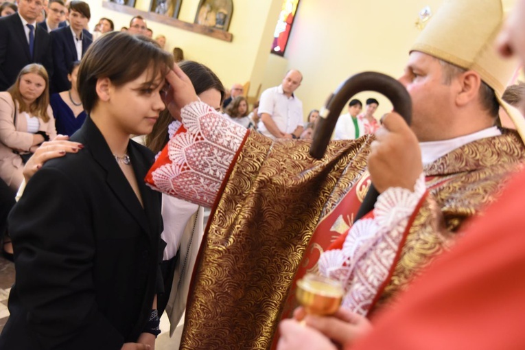 Bierzmowanie par. Krzyża Św. i MBB w Dębicy 