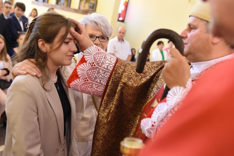 Bierzmowanie par. Krzyża Św. i MBB w Dębicy 