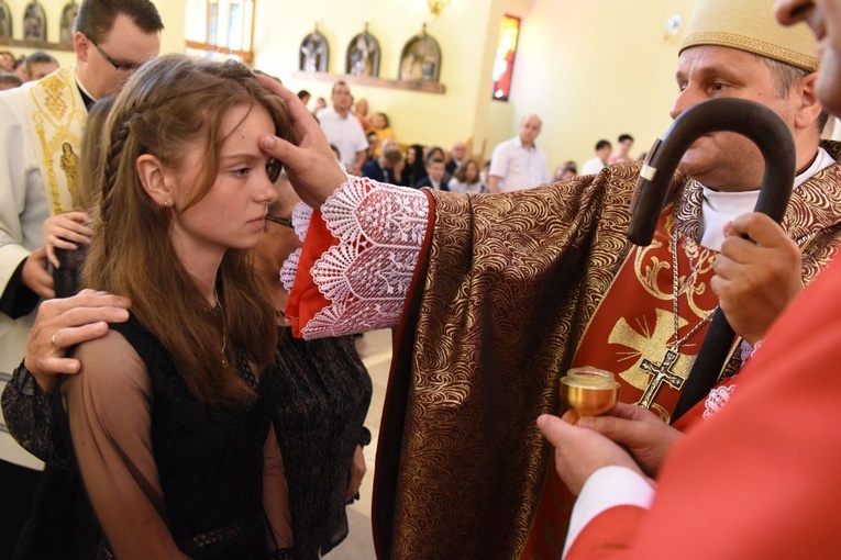 Bierzmowanie par. Krzyża Św. i MBB w Dębicy 