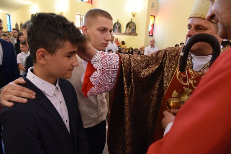 Bierzmowanie par. Krzyża Św. i MBB w Dębicy 