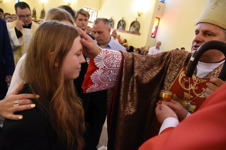 Bierzmowanie par. Krzyża Św. i MBB w Dębicy 