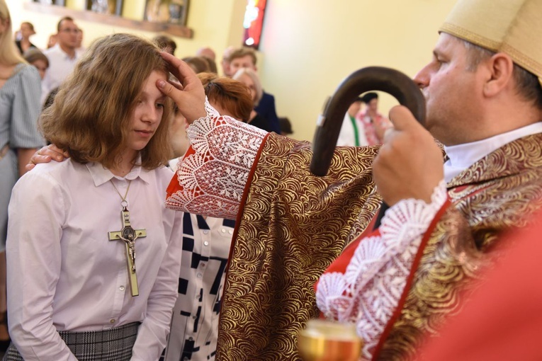 Bierzmowanie par. Krzyża Św. i MBB w Dębicy 