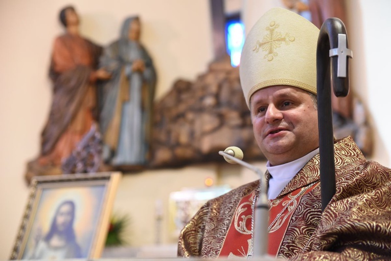 Bierzmowanie par. Krzyża Św. i MBB w Dębicy 