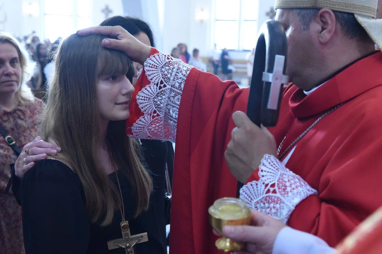 Bierzmowanie w par. Miłosierdzia Bożego w Dębicy