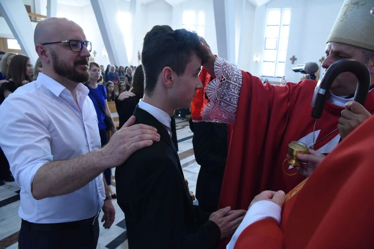 Bierzmowanie w par. Miłosierdzia Bożego w Dębicy
