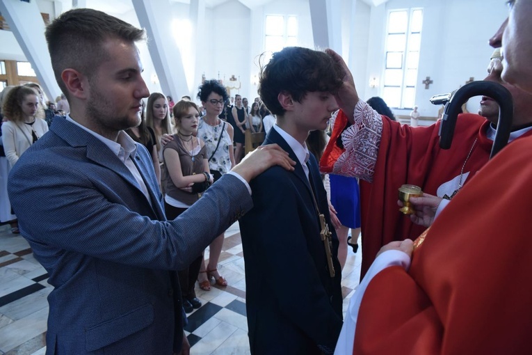 Bierzmowanie w par. Miłosierdzia Bożego w Dębicy