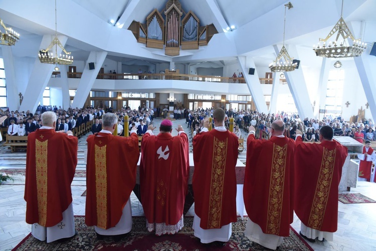 Bierzmowanie w par. Miłosierdzia Bożego w Dębicy