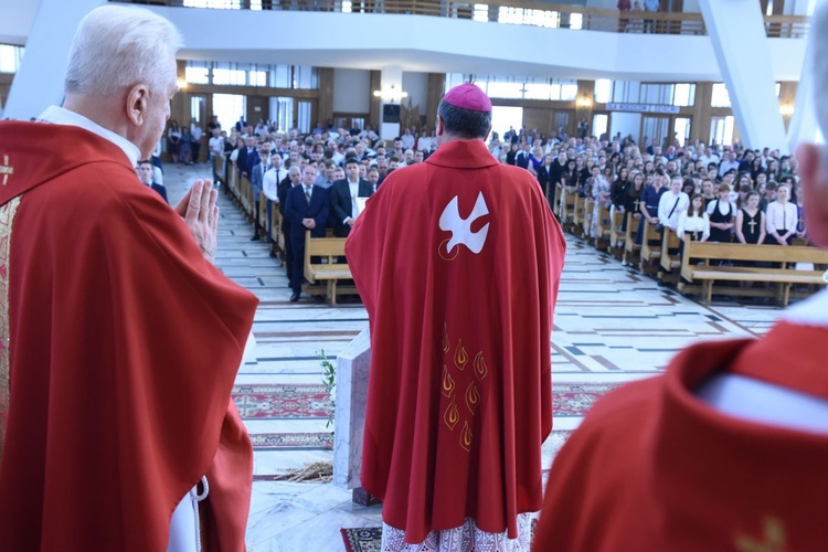 Bierzmowanie w par. Miłosierdzia Bożego w Dębicy