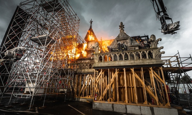 „Notre-Dame płonie” – od dziś w polskich kinach 
