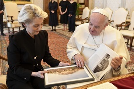 Ursula von der Leyen u Franciszka