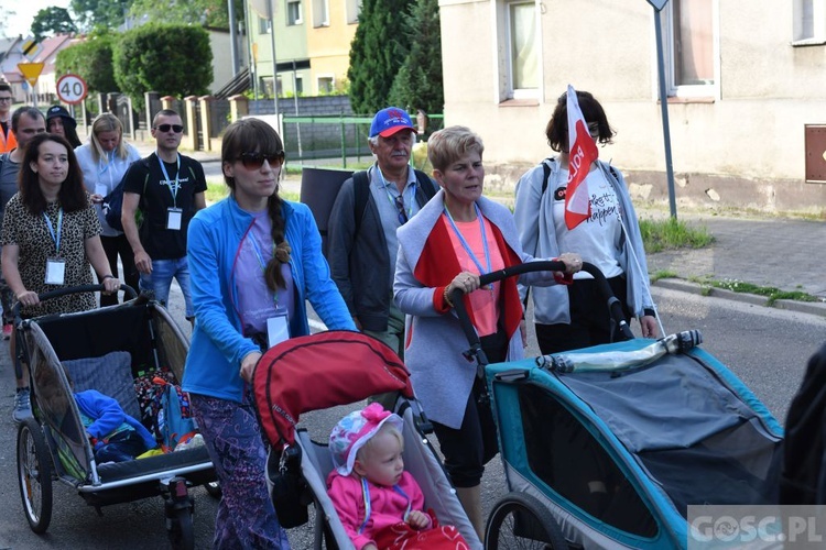 Piesza pielgrzymka w intencji powołań już w drodze do Paradyża i Rokitna