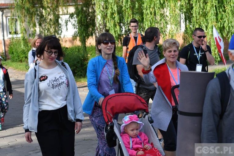 Piesza pielgrzymka w intencji powołań już w drodze do Paradyża i Rokitna