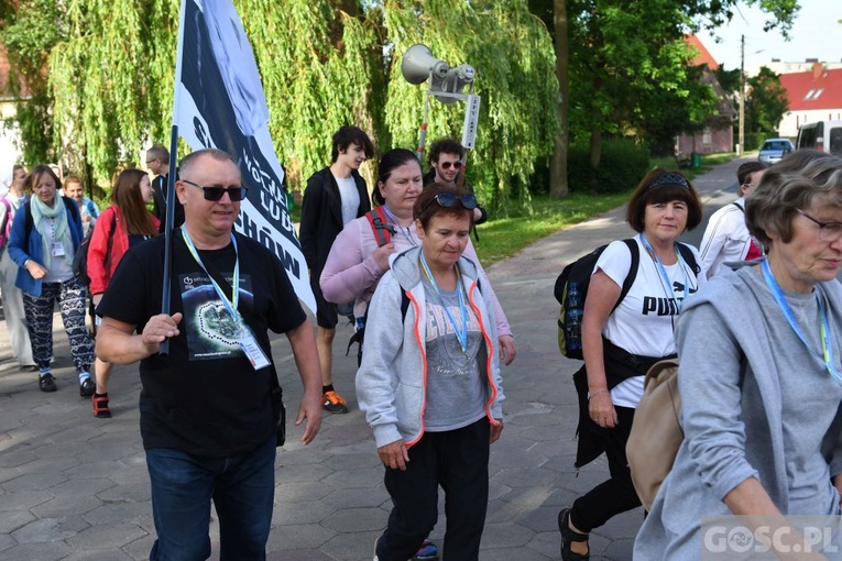 Piesza pielgrzymka w intencji powołań już w drodze do Paradyża i Rokitna