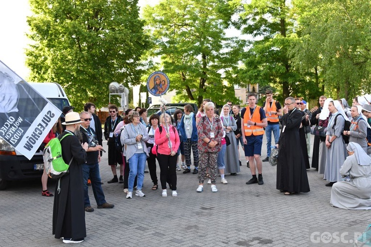 Piesza pielgrzymka w intencji powołań już w drodze do Paradyża i Rokitna