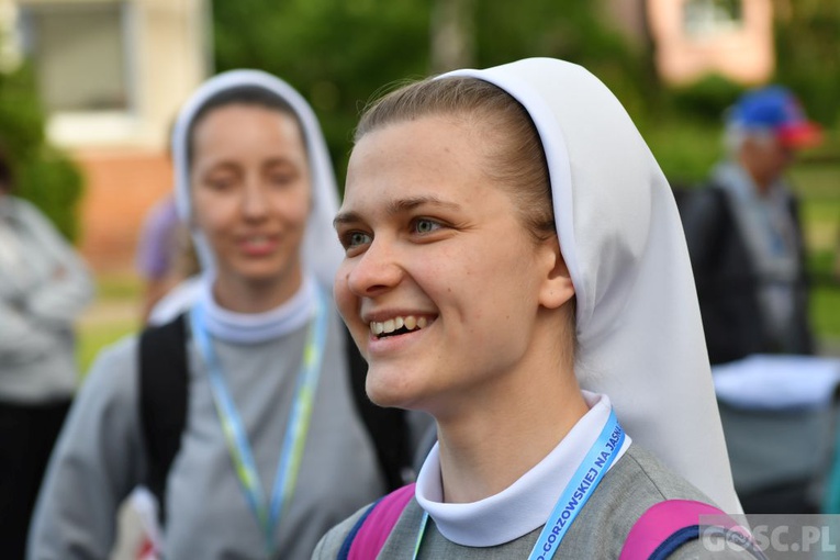 Piesza pielgrzymka w intencji powołań już w drodze do Paradyża i Rokitna