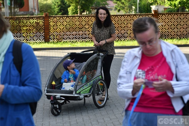 Piesza pielgrzymka w intencji powołań już w drodze do Paradyża i Rokitna