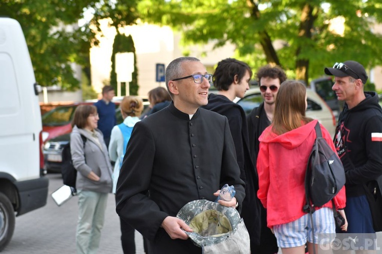 Piesza pielgrzymka w intencji powołań już w drodze do Paradyża i Rokitna