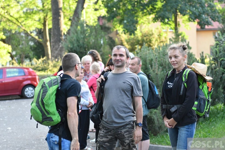 Piesza pielgrzymka w intencji powołań już w drodze do Paradyża i Rokitna