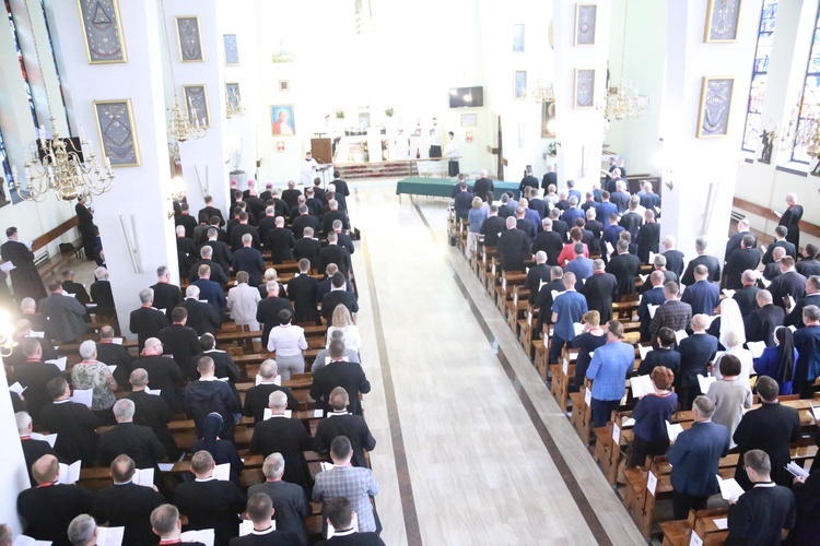 VI sesja plenarna synodu