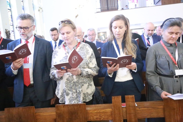VI sesja plenarna synodu