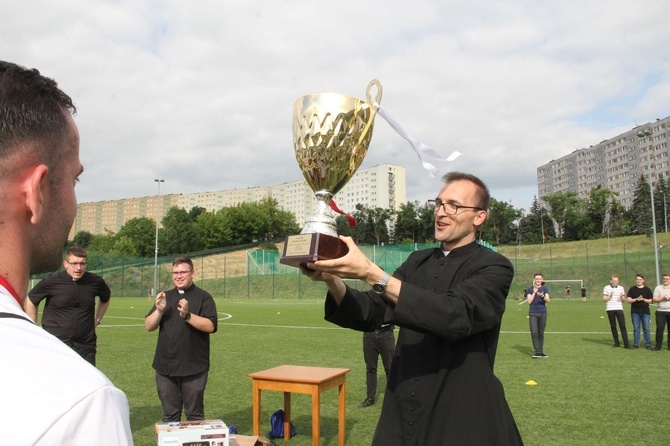 Tarnów. Mistrzostwa Polski WSD w piłce nożnej - dekoracja zwycięzców