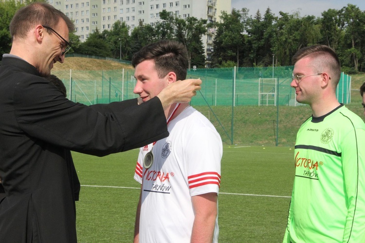 Tarnów. Mistrzostwa Polski WSD w piłce nożnej - dekoracja zwycięzców