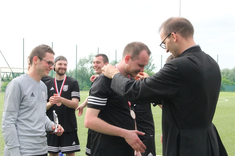 Tarnów. Mistrzostwa Polski WSD w piłce nożnej - dekoracja zwycięzców