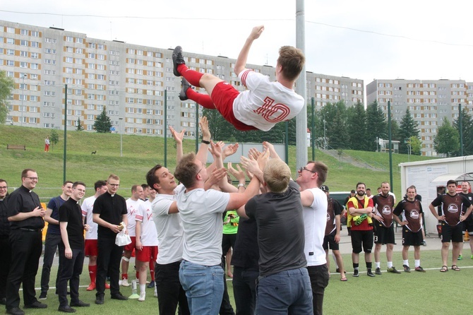 Tarnów. Mistrzostwa Polski WSD w piłce nożnej - dekoracja zwycięzców