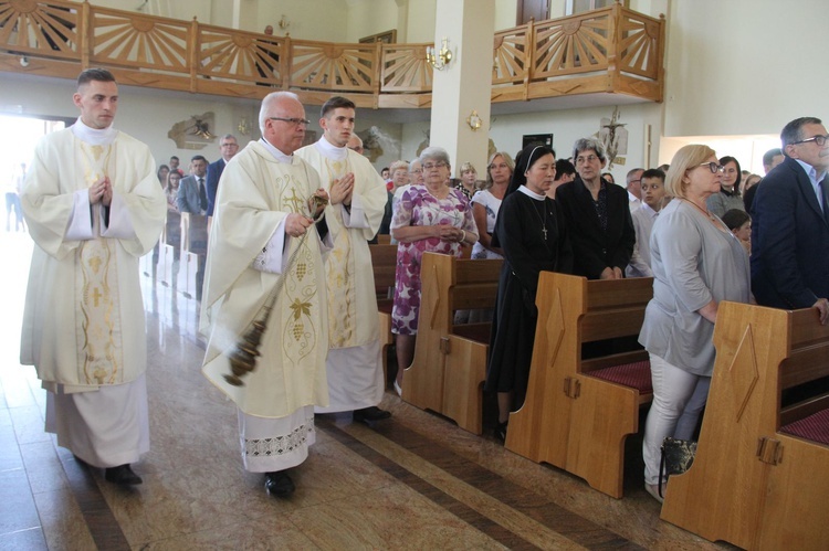 Dwa kościoły obronne, przekazanie kluczy Trójjedynemu Bogu i serdeczna prośba