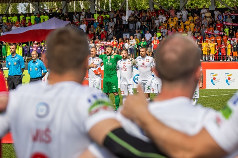Piłka jest jedna, a kule są dwie