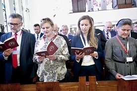 Członkowie synodu w kościele MB Fatimskiej w Tarnowie.