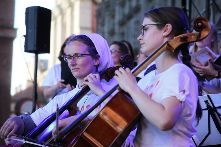 "To, co możemy dać miastu i światu, to wolność i życie w Bogu” [GALERIA]