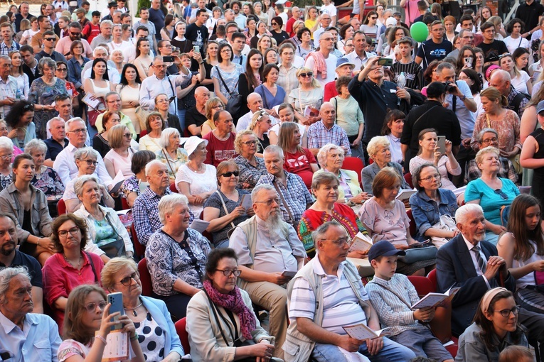 "To, co możemy dać miastu i światu, to wolność i życie w Bogu” [GALERIA]