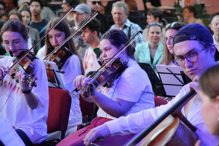 "To, co możemy dać miastu i światu, to wolność i życie w Bogu” [GALERIA]