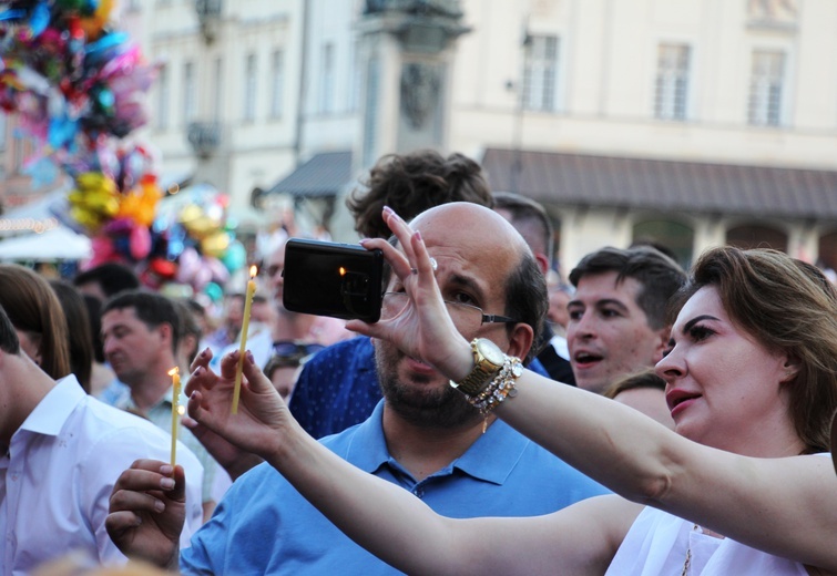 "To, co możemy dać miastu i światu, to wolność i życie w Bogu” [GALERIA]