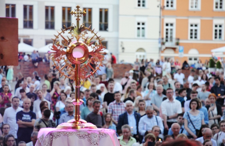 "To, co możemy dać miastu i światu, to wolność i życie w Bogu” [GALERIA]