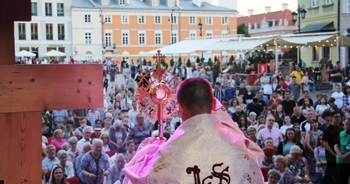 "To, co możemy dać miastu i światu, to wolność i życie w Bogu” [GALERIA]