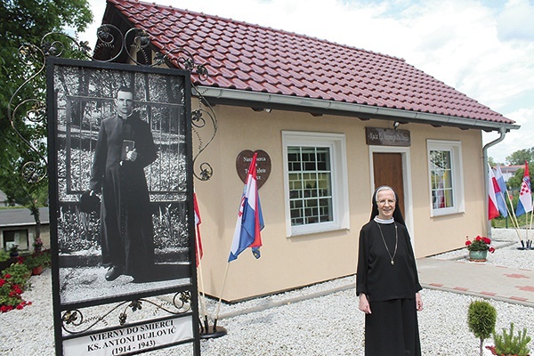 ▲	Siostra Magdalena Karaban ASC od lat starała się o powstanie miejsca upamiętniającego ks. Dujlovicia.