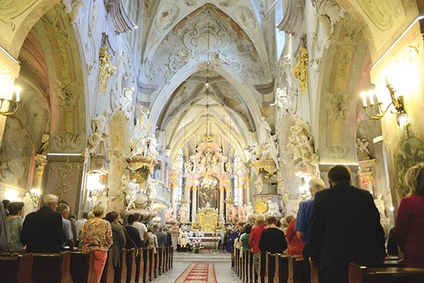 ▲	Barokowa świątynia św. Bartłomieja w Głogówku odzyskała blask.