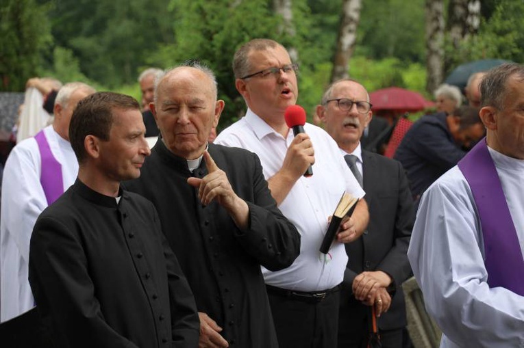 Pogrzeb ks. Ludwika Sosnowskiego, wieloletniego proboszcza świdnickiej parafii