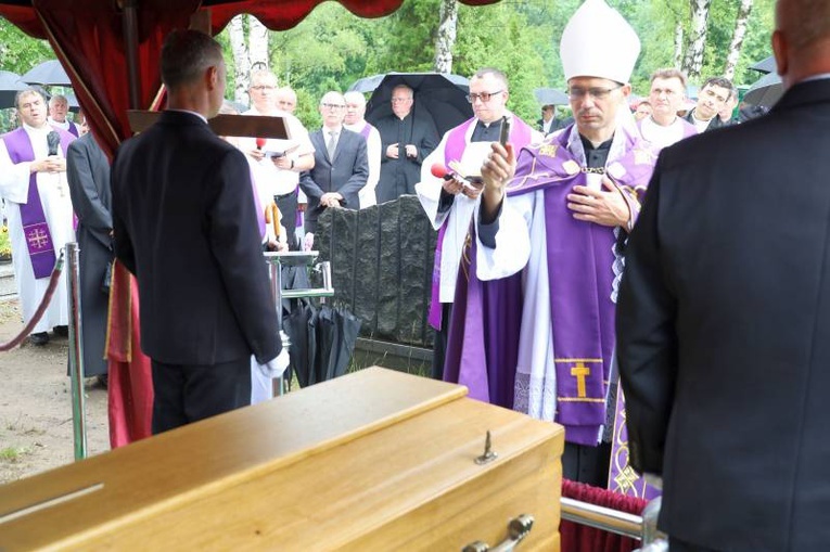 Pogrzeb ks. Ludwika Sosnowskiego, wieloletniego proboszcza świdnickiej parafii