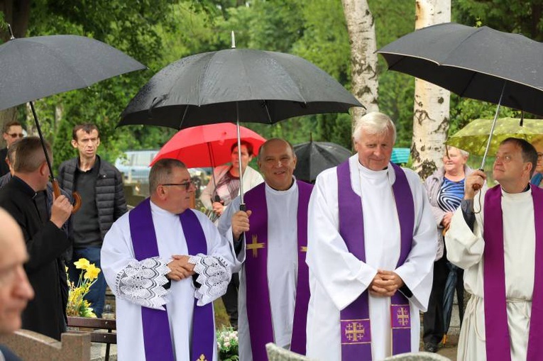 Pogrzeb ks. Ludwika Sosnowskiego, wieloletniego proboszcza świdnickiej parafii