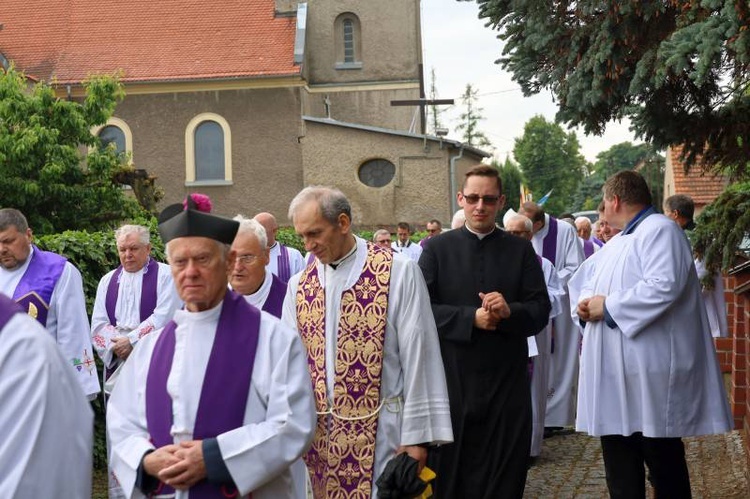 Pogrzeb ks. Ludwika Sosnowskiego, wieloletniego proboszcza świdnickiej parafii