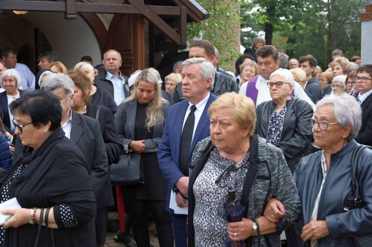 Pogrzeb ks. Ludwika Sosnowskiego, wieloletniego proboszcza świdnickiej parafii