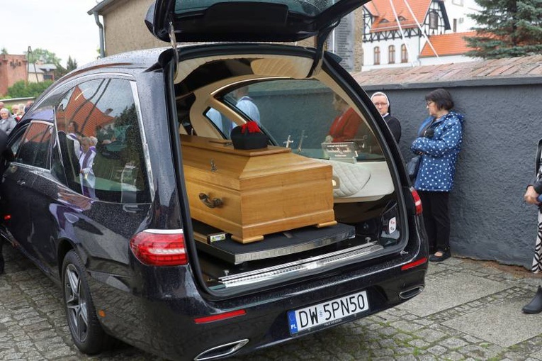 Pogrzeb ks. Ludwika Sosnowskiego, wieloletniego proboszcza świdnickiej parafii