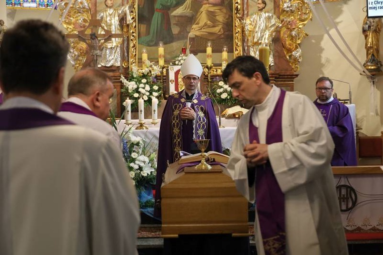 Pogrzeb ks. Ludwika Sosnowskiego, wieloletniego proboszcza świdnickiej parafii