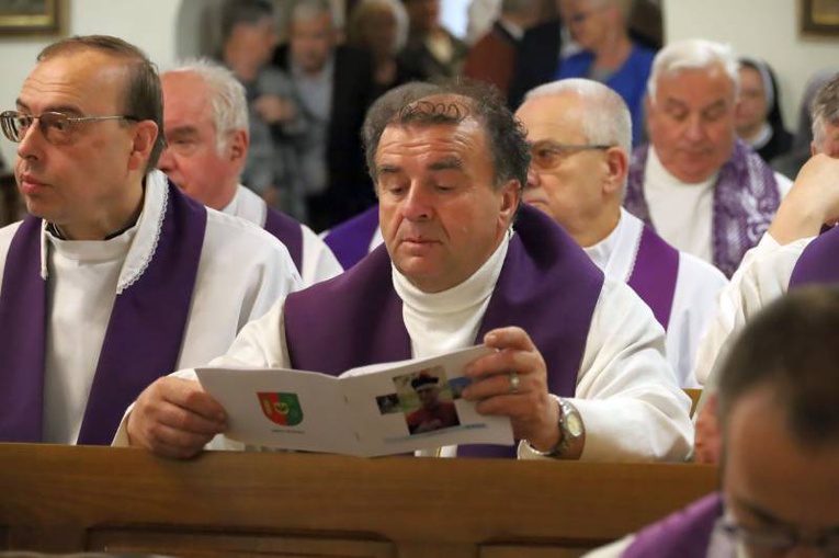 Pogrzeb ks. Ludwika Sosnowskiego, wieloletniego proboszcza świdnickiej parafii