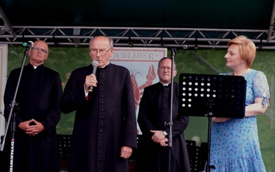 W Jedlińsku, rodzinnej parafii bp. Piotra Gołębiowskiego, obyły się uroczystości 120 rocznicy jego urodzin.